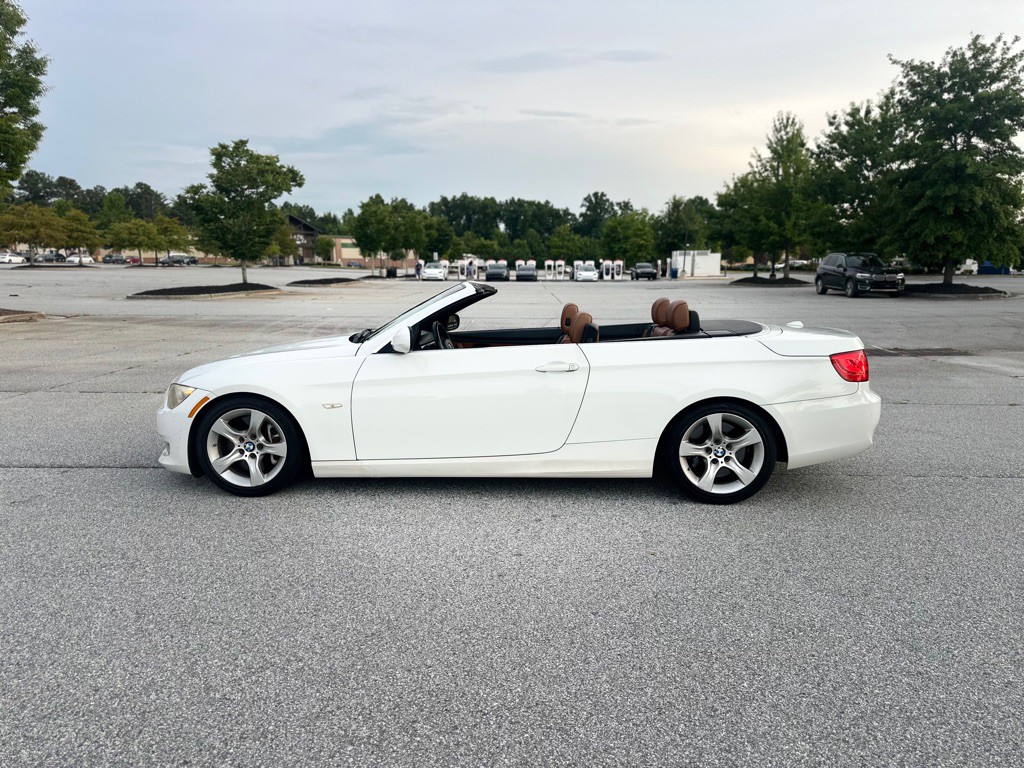 2011 BMW 3 Series Image 10