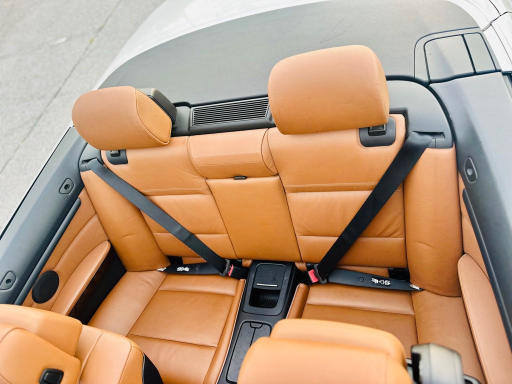 2011 BMW 3 Series Image 13