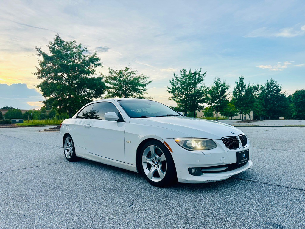 2011 BMW 3 Series Image 19