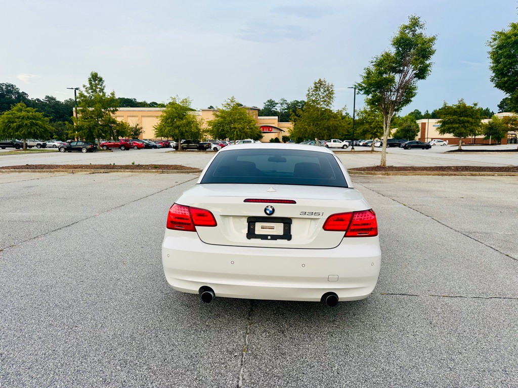 2011 BMW 3 Series Image 22