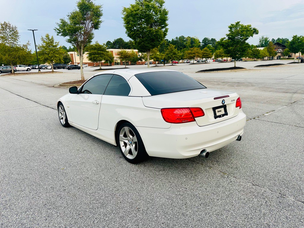 2011 BMW 3 Series Image 23