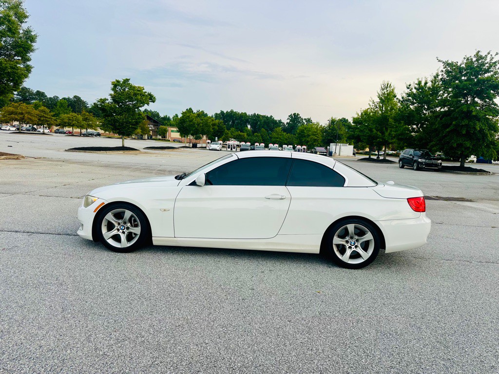 2011 BMW 3 Series Image 24