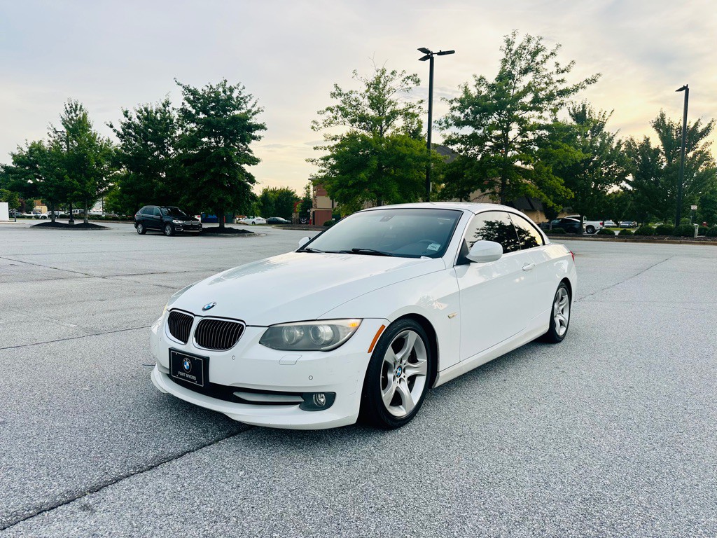 2011 BMW 3 Series Image 25