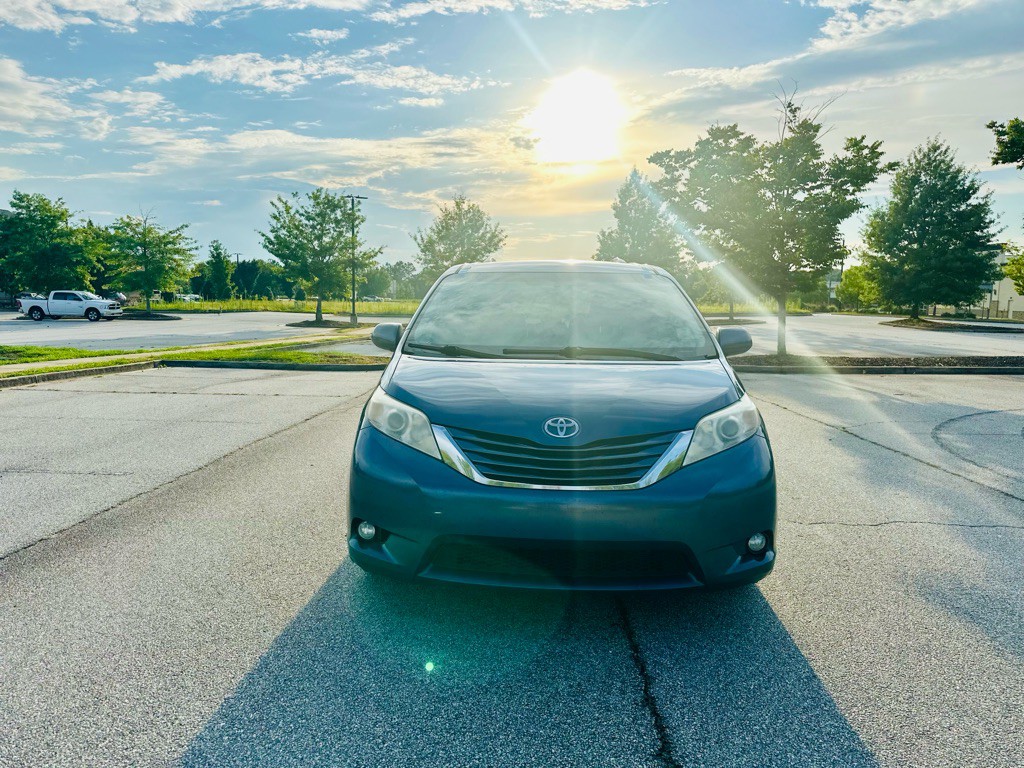 2016 Toyota Sienna Image 4