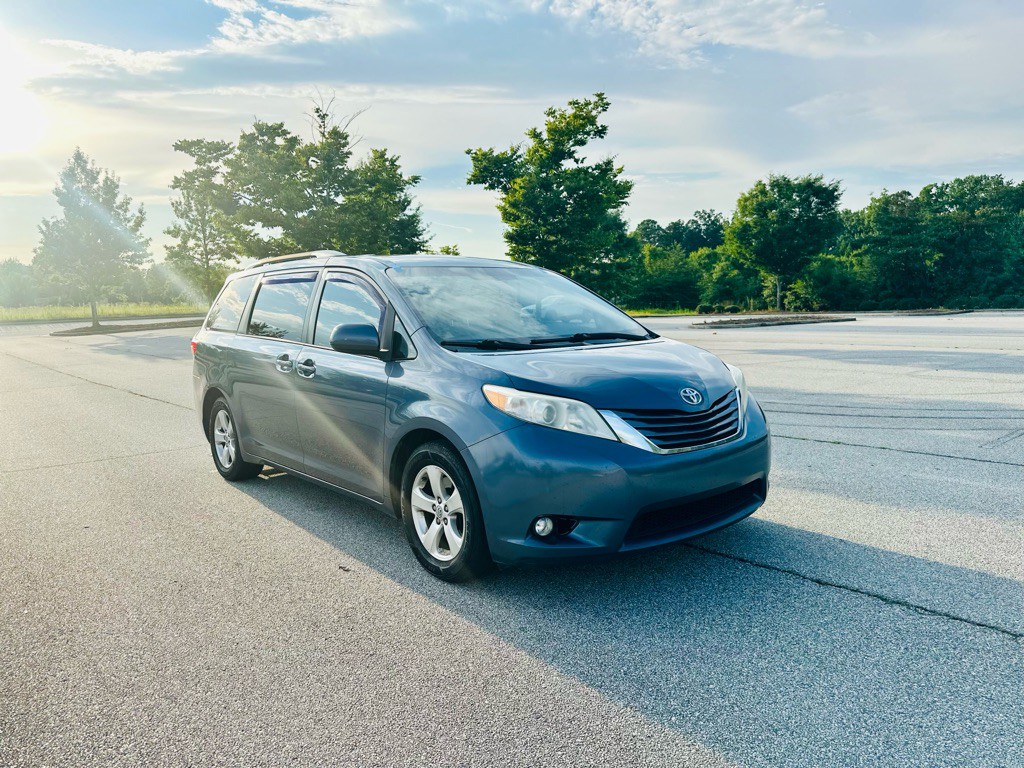 2016 Toyota Sienna Image 5