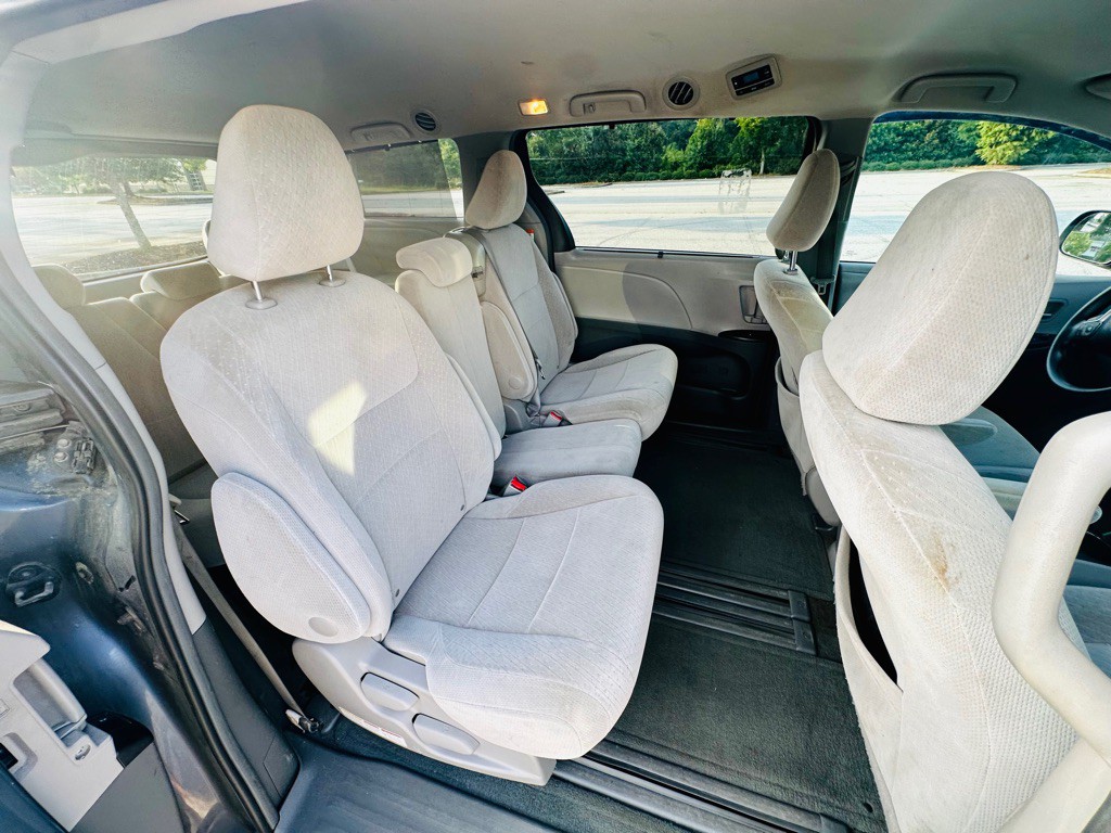 2016 Toyota Sienna Image 14