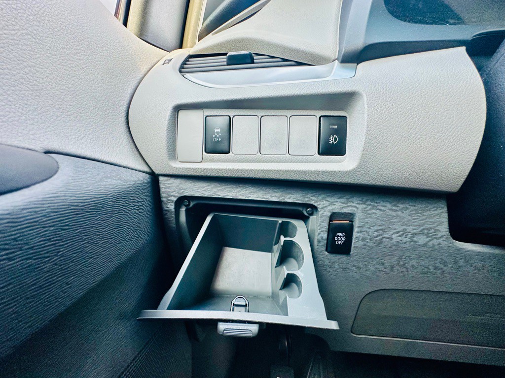 2016 Toyota Sienna Image 25