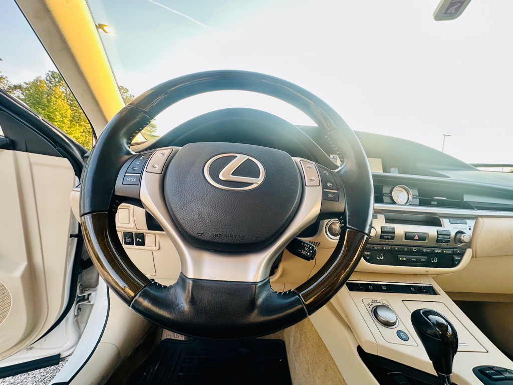 2014 Lexus ES 350 Image 13
