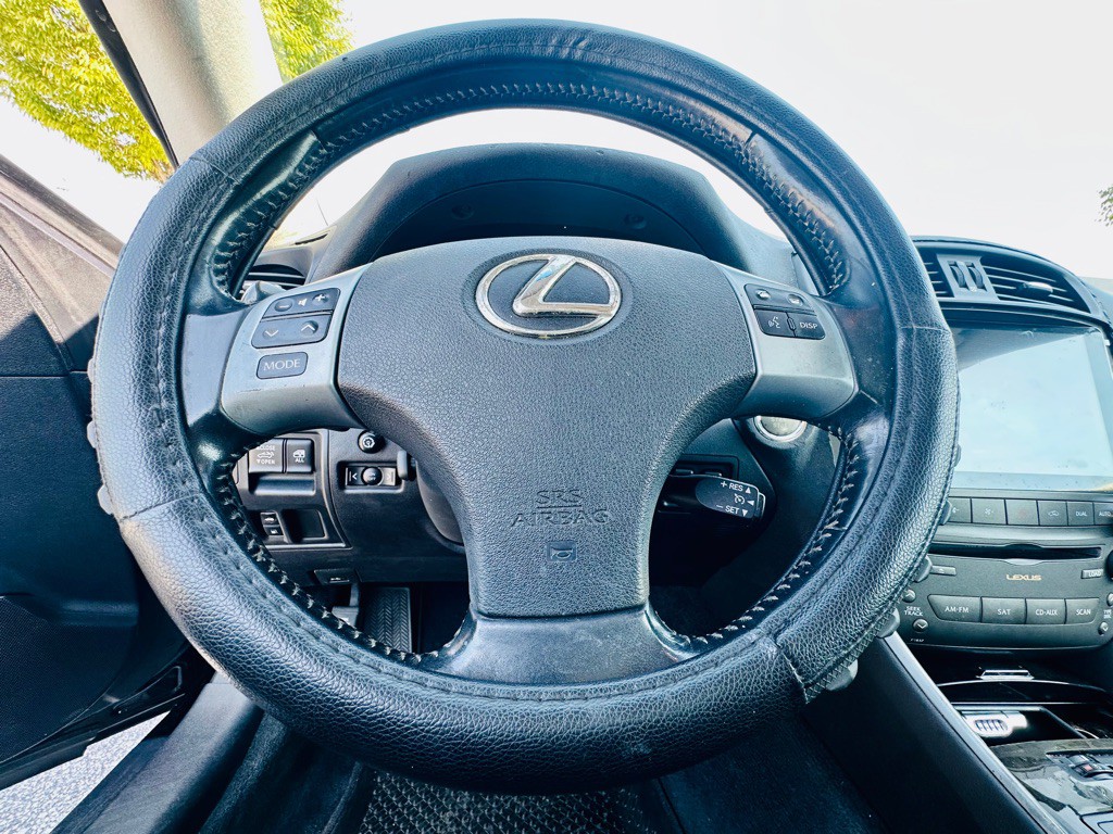 2011 Lexus IS Image 15