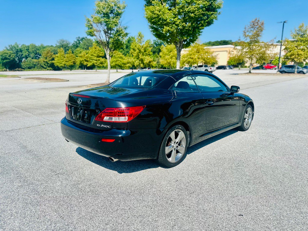 2011 Lexus IS Image 24