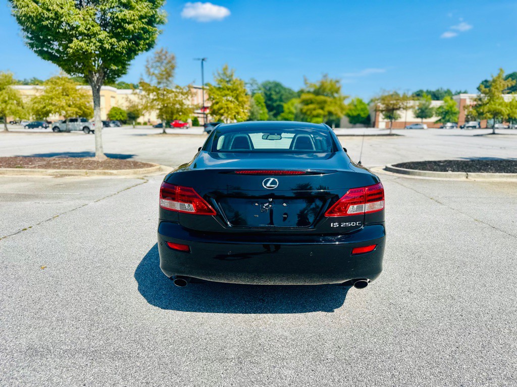 2011 Lexus IS Image 25