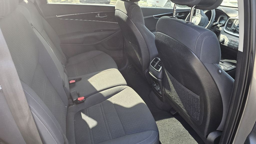 2016 Kia Sorento Image 7