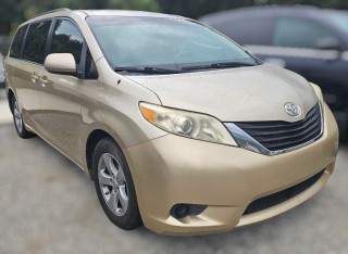 Image for 2013 Toyota Sienna LE ID: 6655414