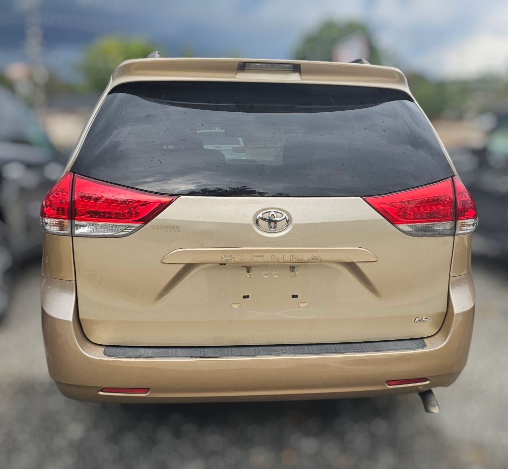 2013 Toyota Sienna Image 3