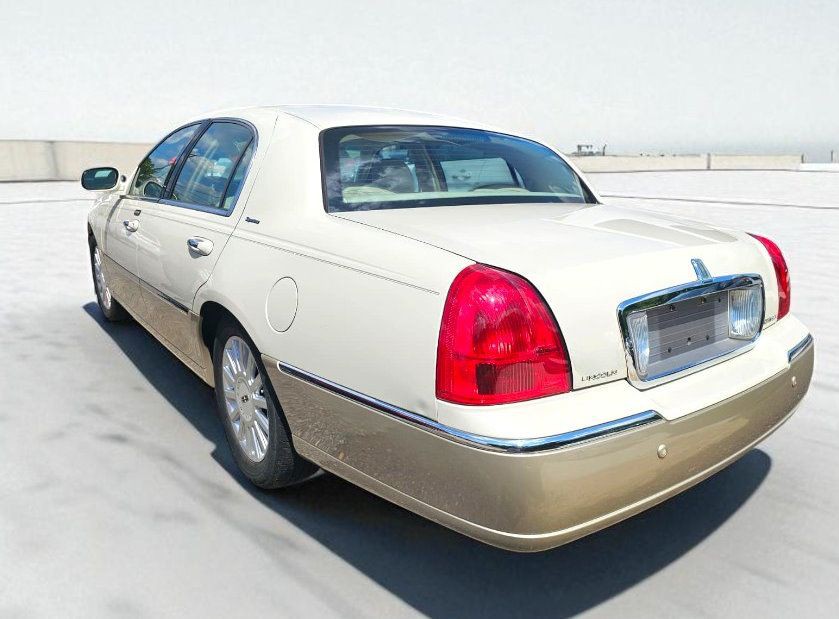 2005 Lincoln Town Car Image 4