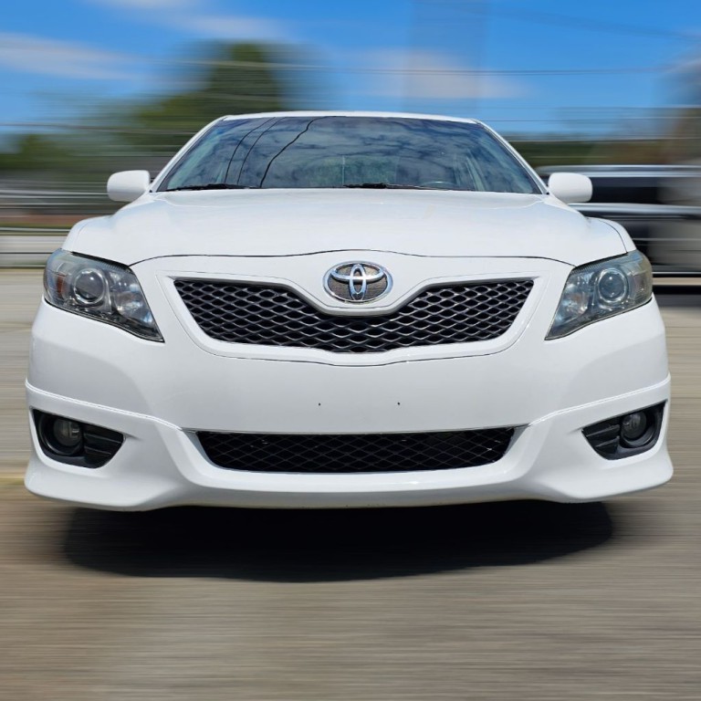 2010 Toyota Camry Image 2