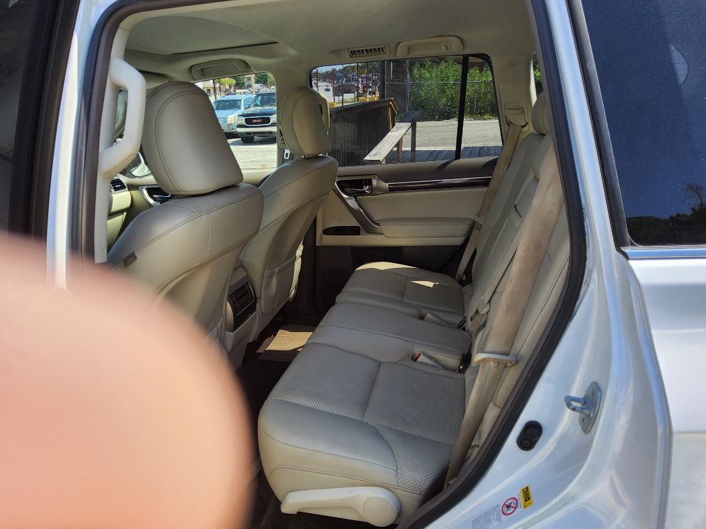 2010 Lexus GX Image 8