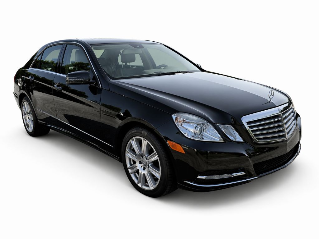 2013 Mercedes-Benz E-Class Image 2