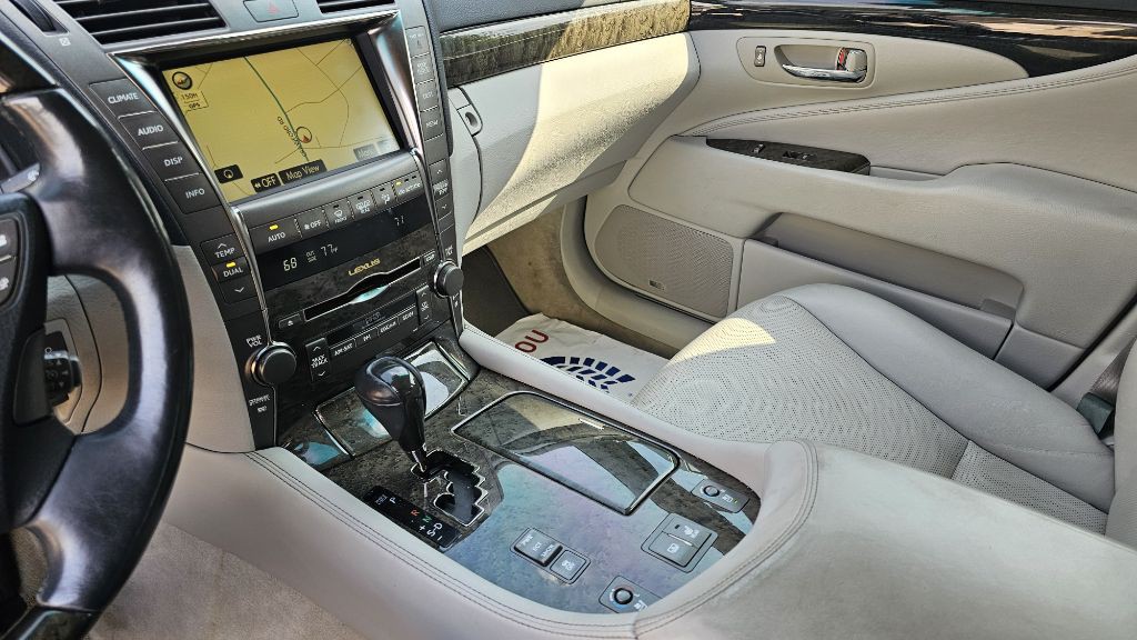 2008 Lexus LS Image 9