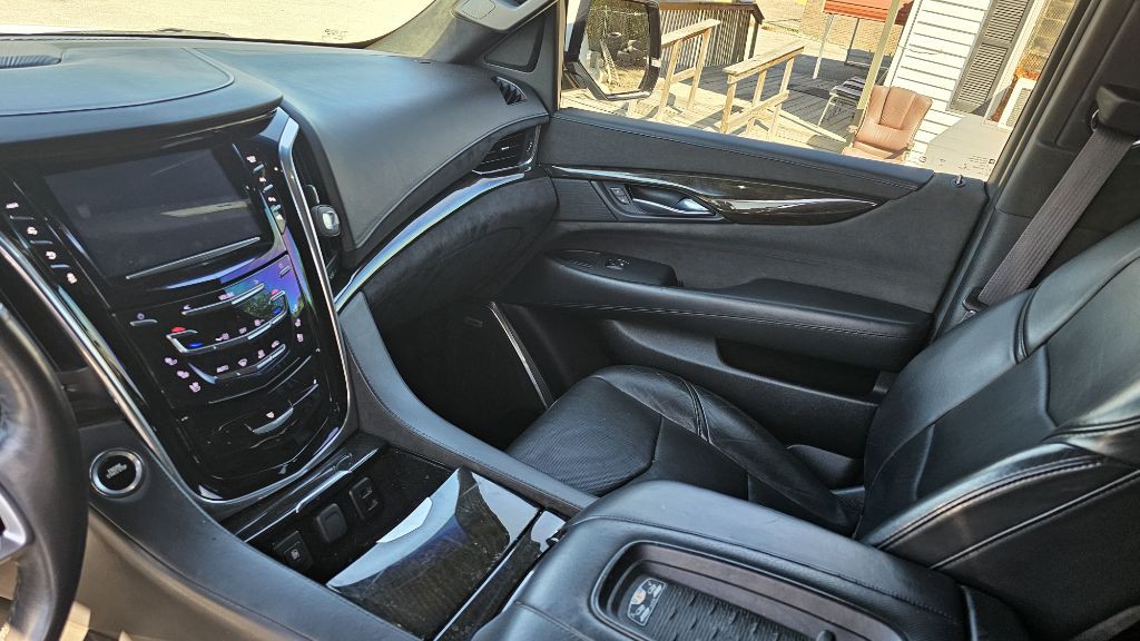 2017 Cadillac Escalade Image 7