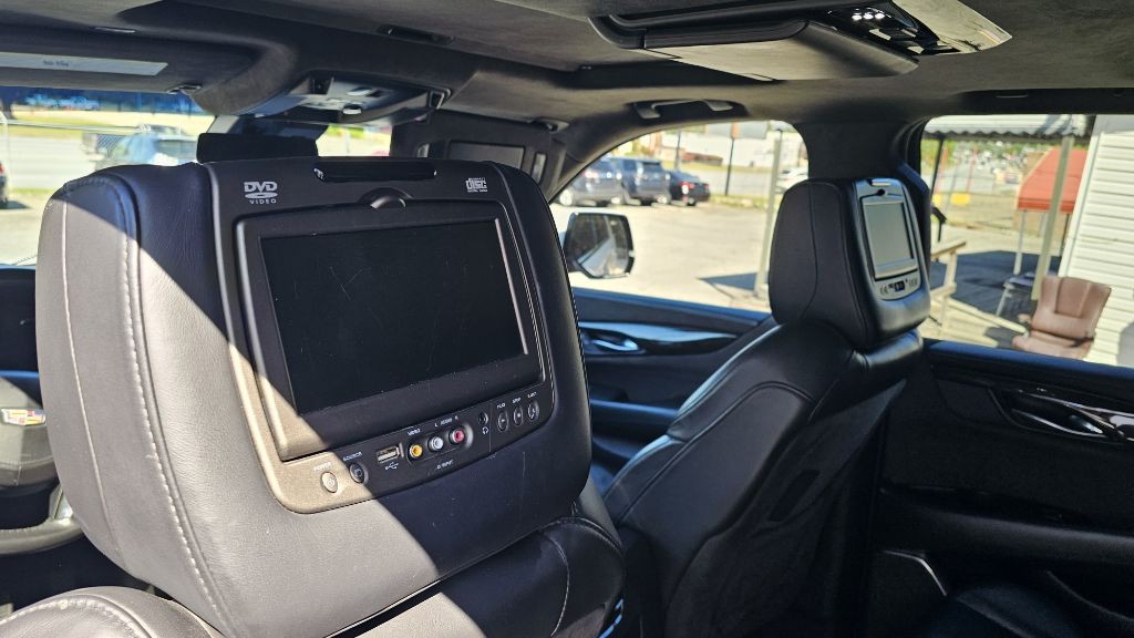 2017 Cadillac Escalade Image 8