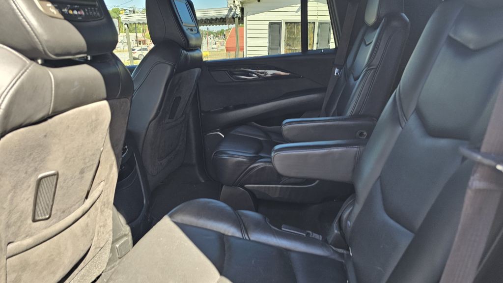 2017 Cadillac Escalade Image 9