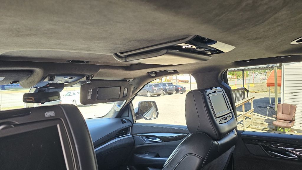 2017 Cadillac Escalade Image 10