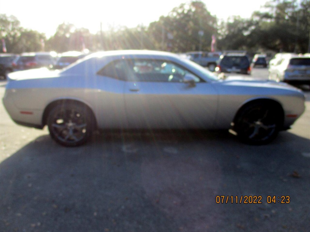 2017 Dodge Challenger Image 6