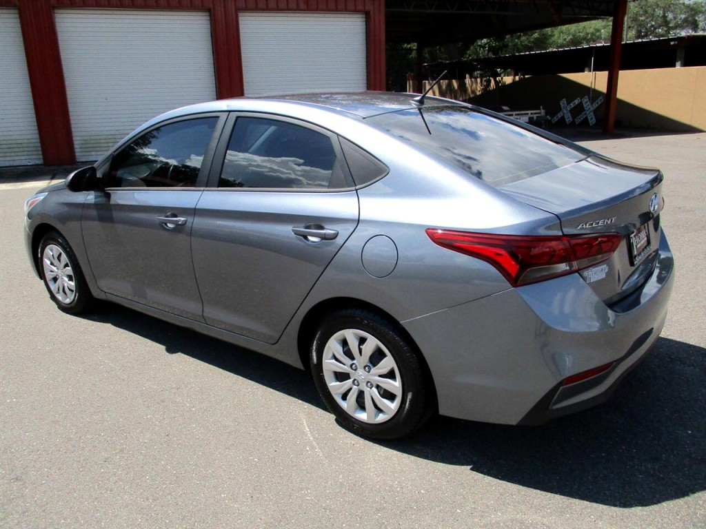 2020 Hyundai Accent Image 3