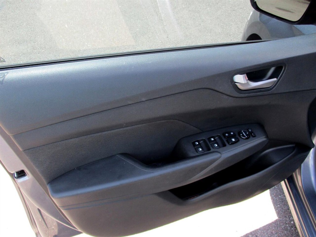 2020 Hyundai Accent Image 19