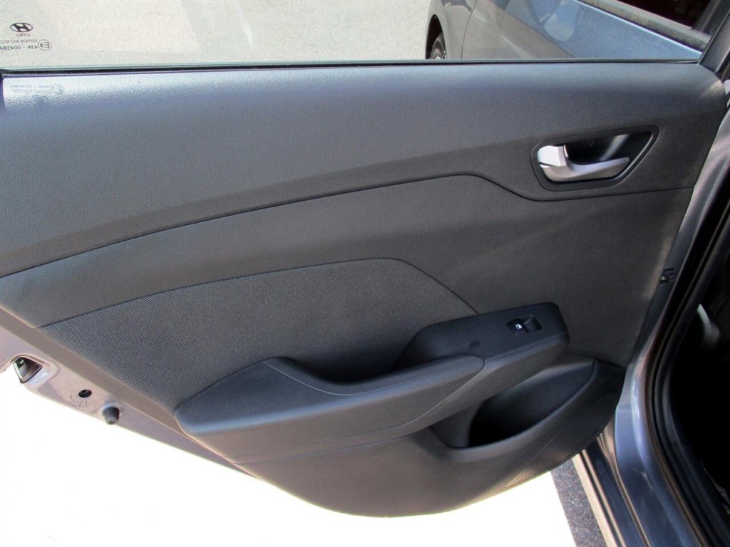 2020 Hyundai Accent Image 21
