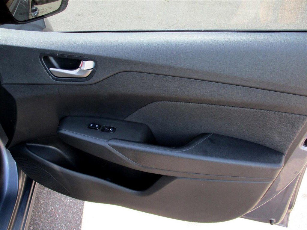 2020 Hyundai Accent Image 26