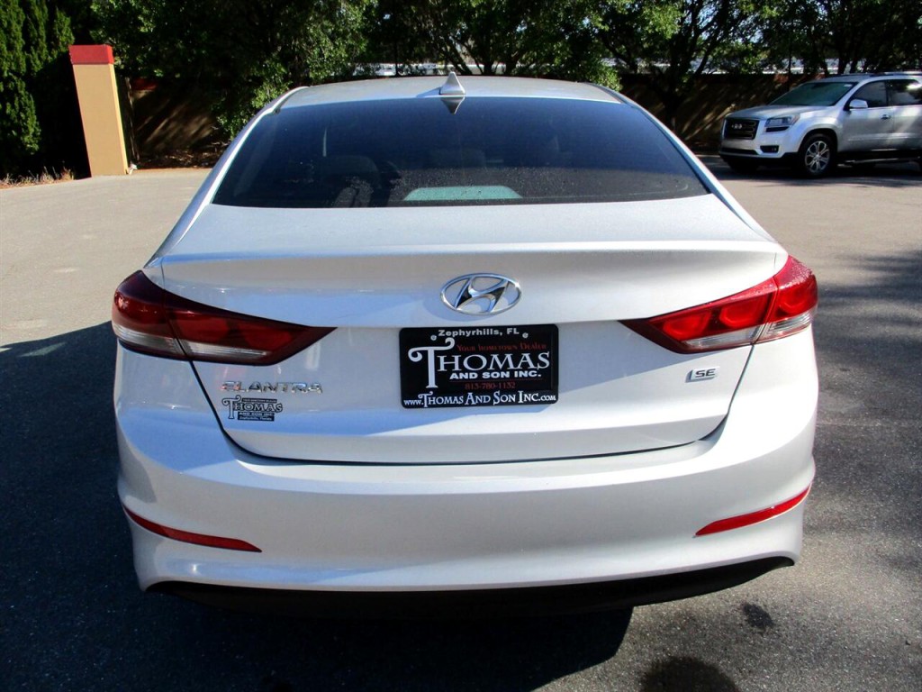 2017 Hyundai Elantra Image 4