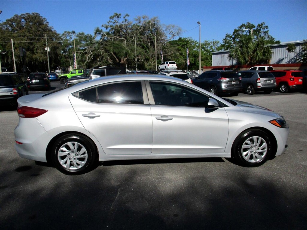 2017 Hyundai Elantra Image 6