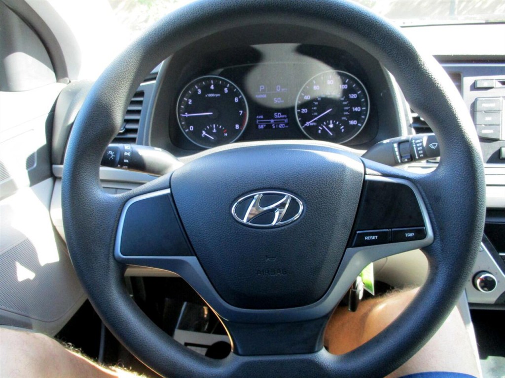 2017 Hyundai Elantra Image 14