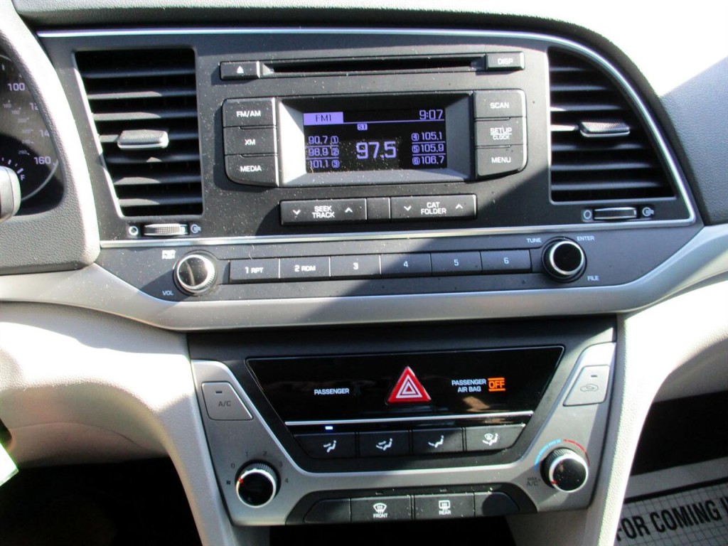 2017 Hyundai Elantra Image 15