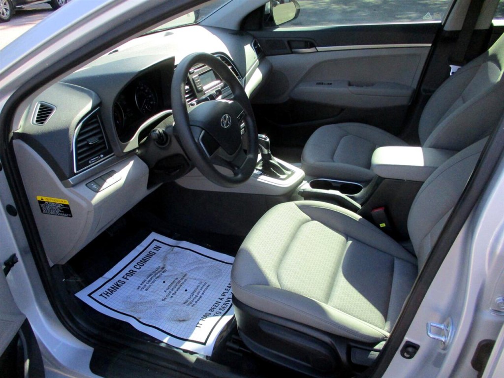 2017 Hyundai Elantra Image 16