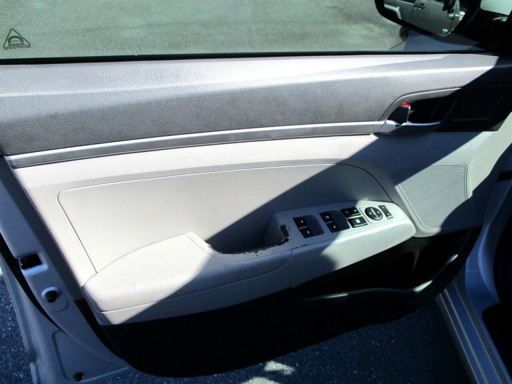 2017 Hyundai Elantra Image 17