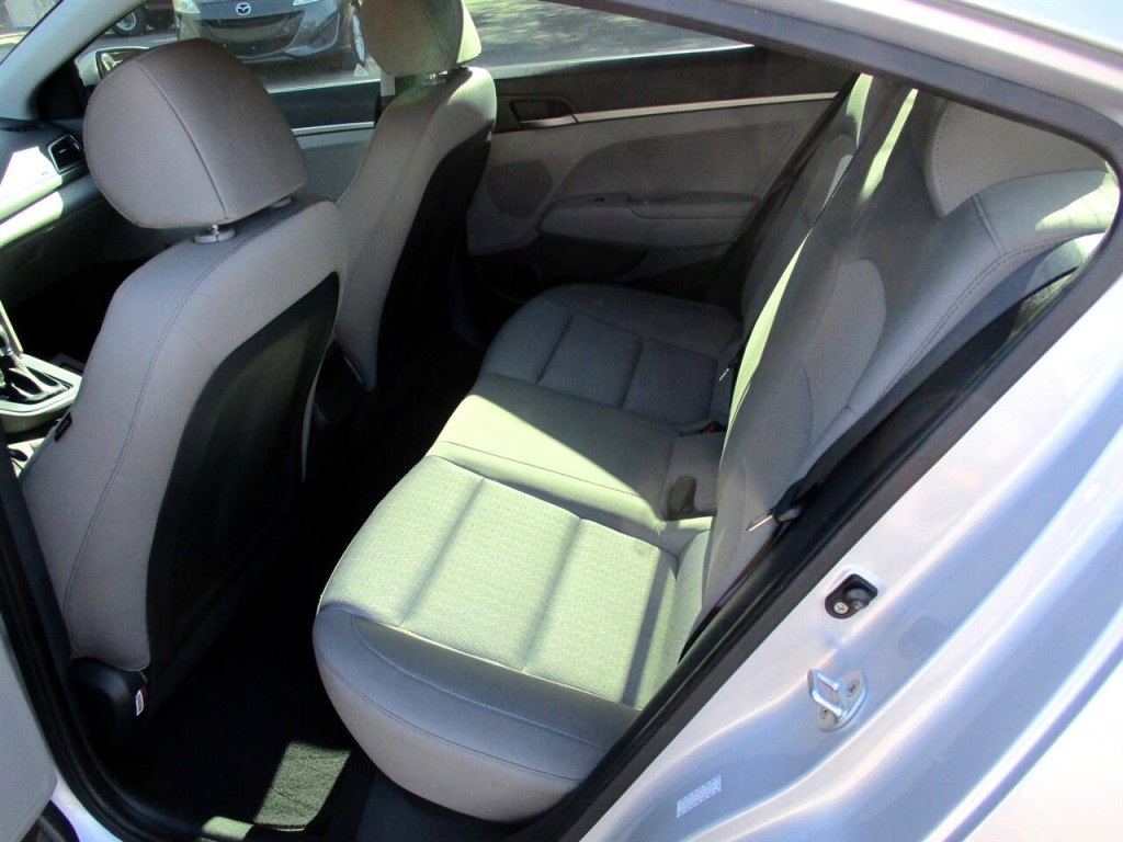2017 Hyundai Elantra Image 18