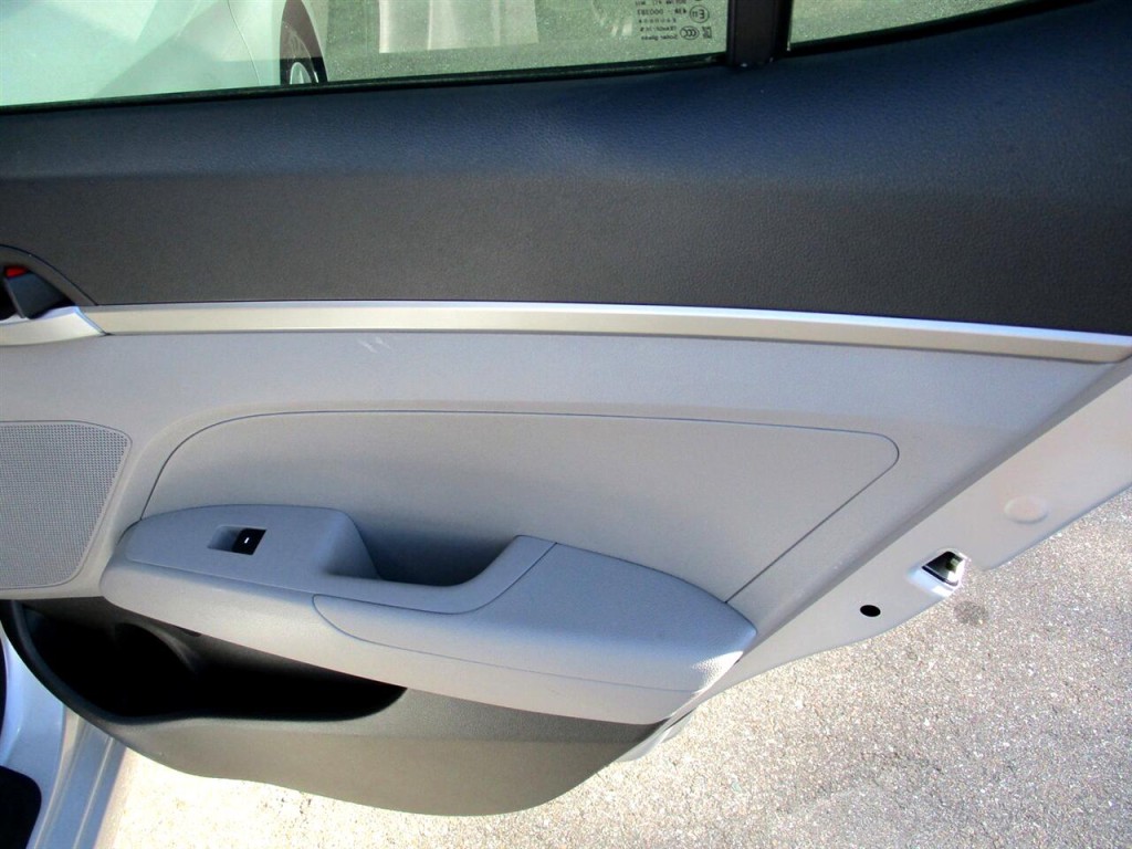 2017 Hyundai Elantra Image 22