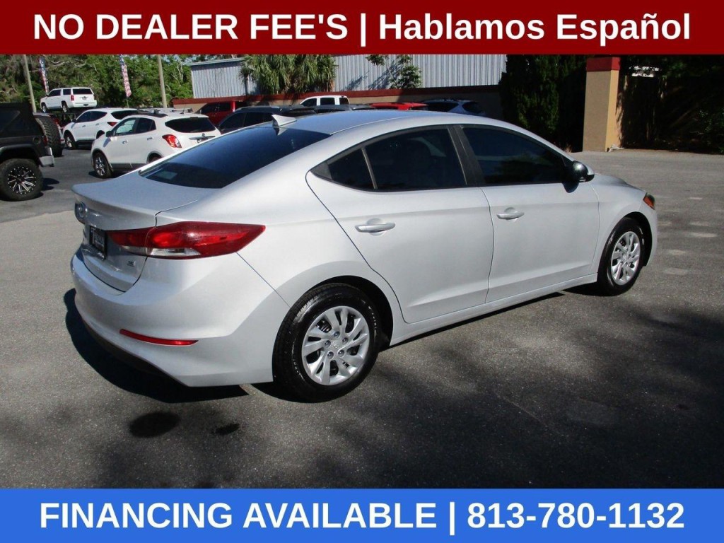 2017 Hyundai Elantra Image 5