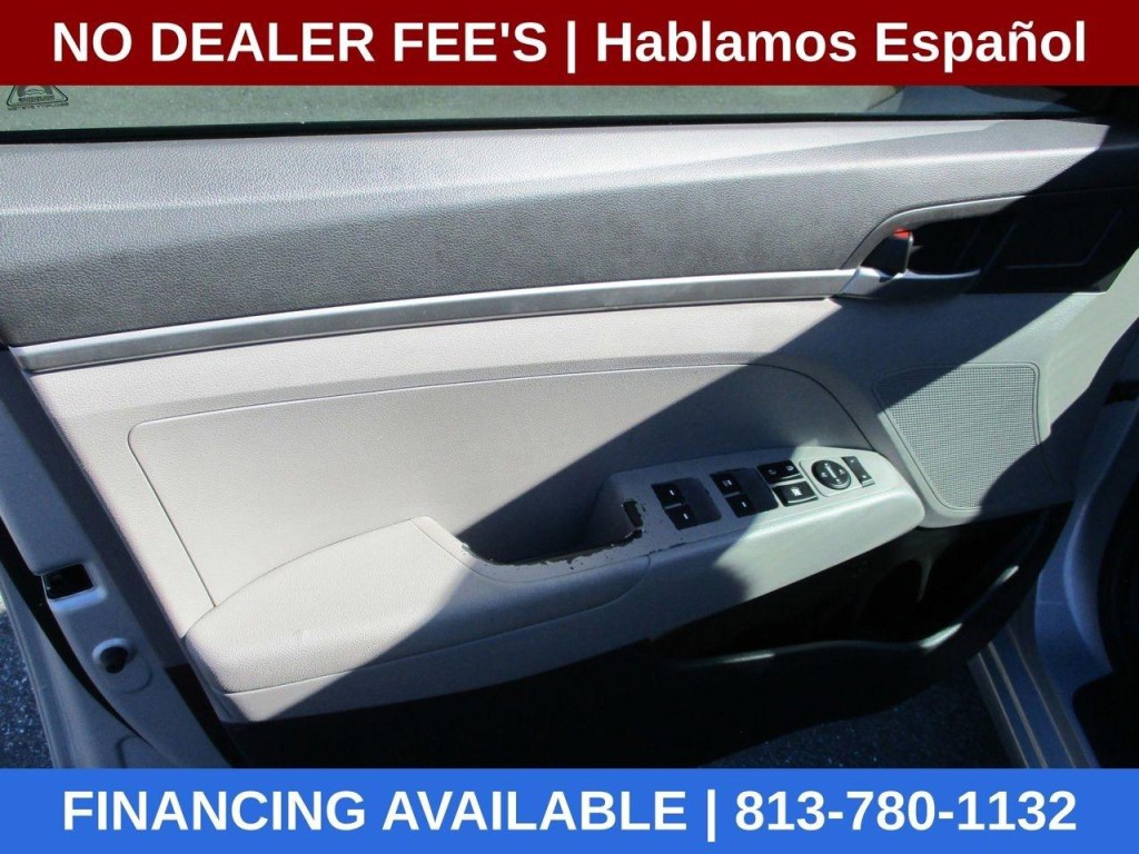 2017 Hyundai Elantra Image 17