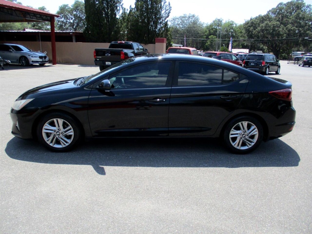 2019 Hyundai Elantra Image 2