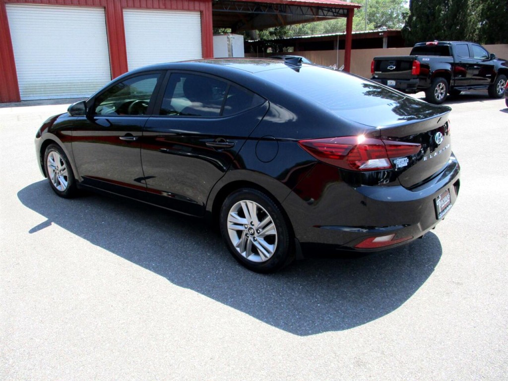 2019 Hyundai Elantra Image 3