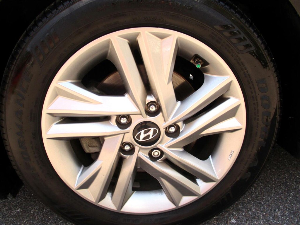 2019 Hyundai Elantra Image 9