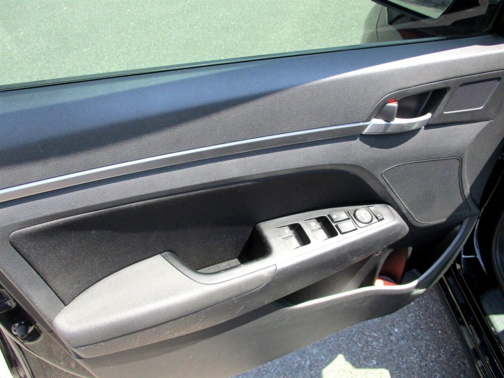 2019 Hyundai Elantra Image 19