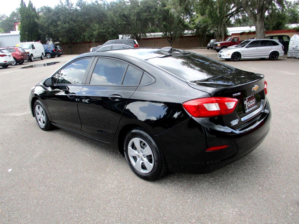 2017 Chevrolet Cruze Image 3