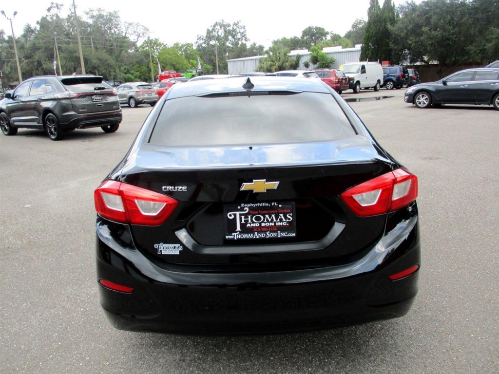 2017 Chevrolet Cruze Image 4