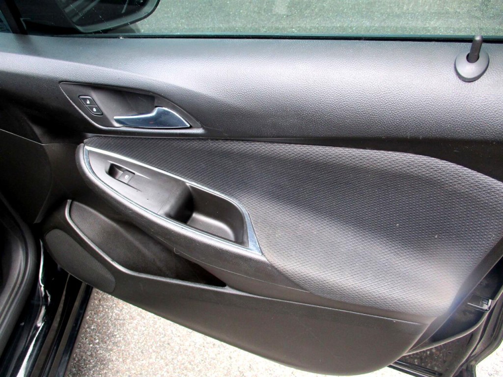 2017 Chevrolet Cruze Image 25