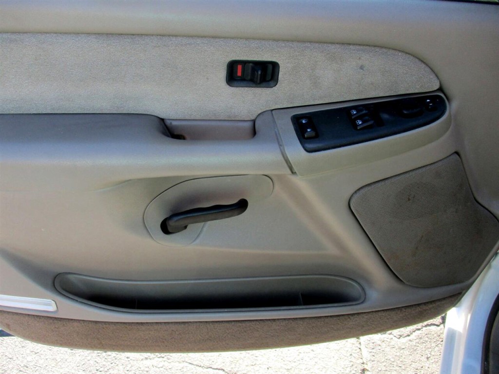 2003 Chevrolet Silverado 1500 Image 11